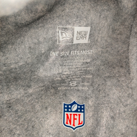 Chicago Bears Hat with Pom Pom - Picture 3 of 4